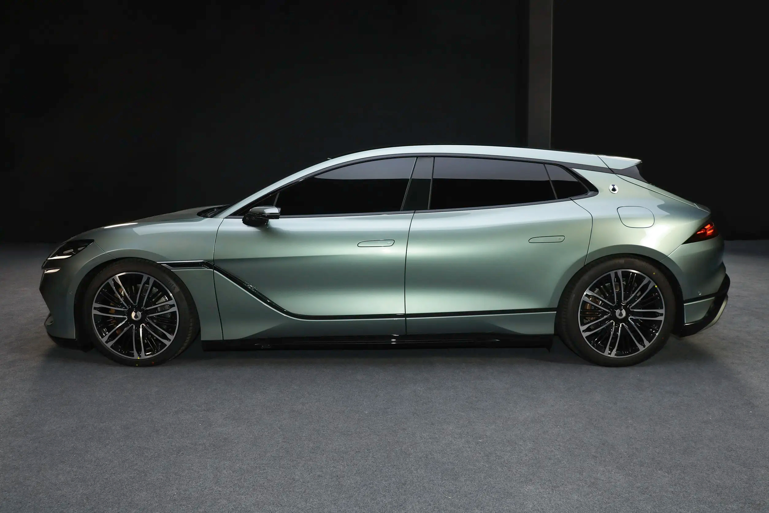 BYD Denza Z9GT - Hatchback, Shooting Brake, EV, PHEV — изображение 6