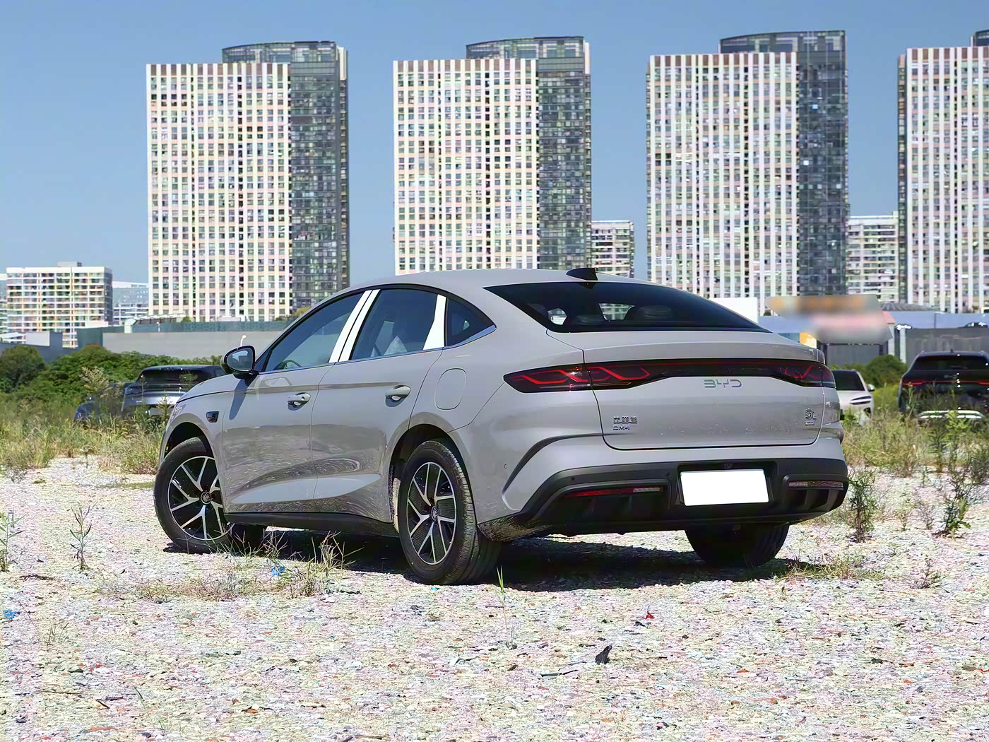BYD QinL DM-i - Sedan, PHEV — изображение 9