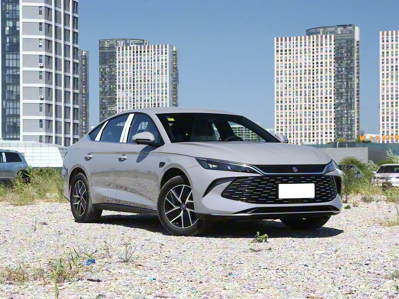 BYD QinL DM-i - Sedan, PHEV — изображение 8