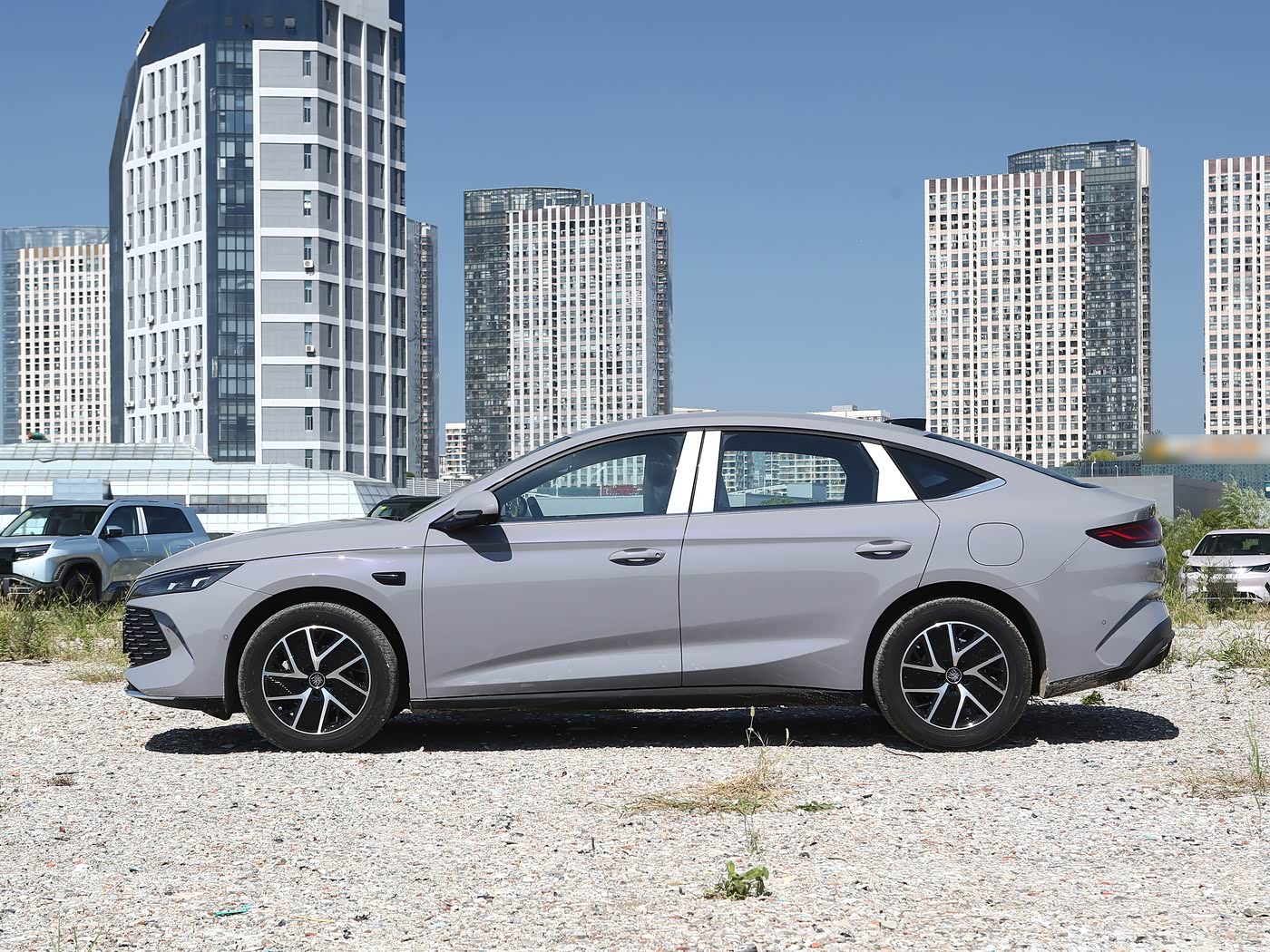 BYD QinL DM-i - Sedan, PHEV — изображение 7