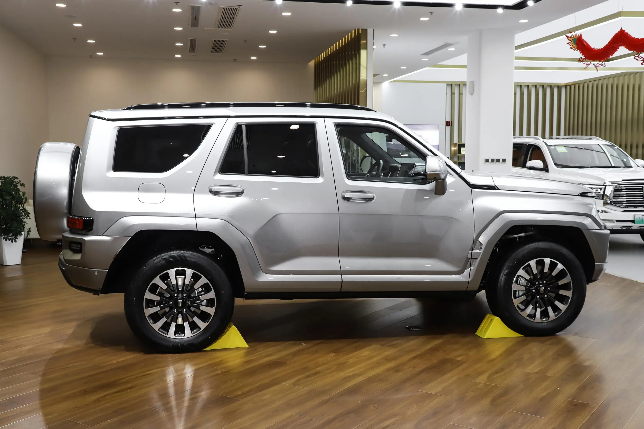 Tank 700 - SUV, PHEV — изображение 9