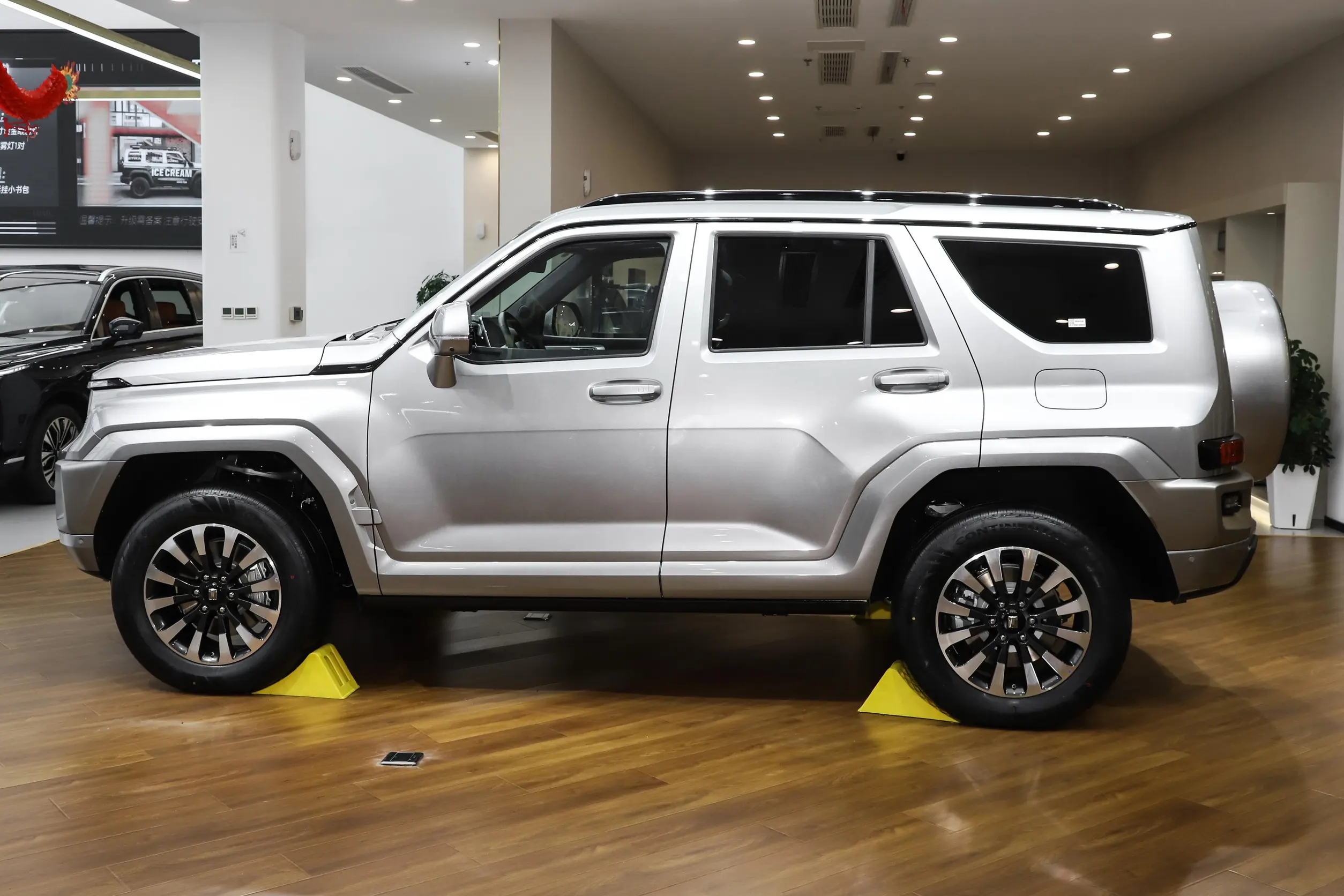 Tank 700 - SUV, PHEV — изображение 8
