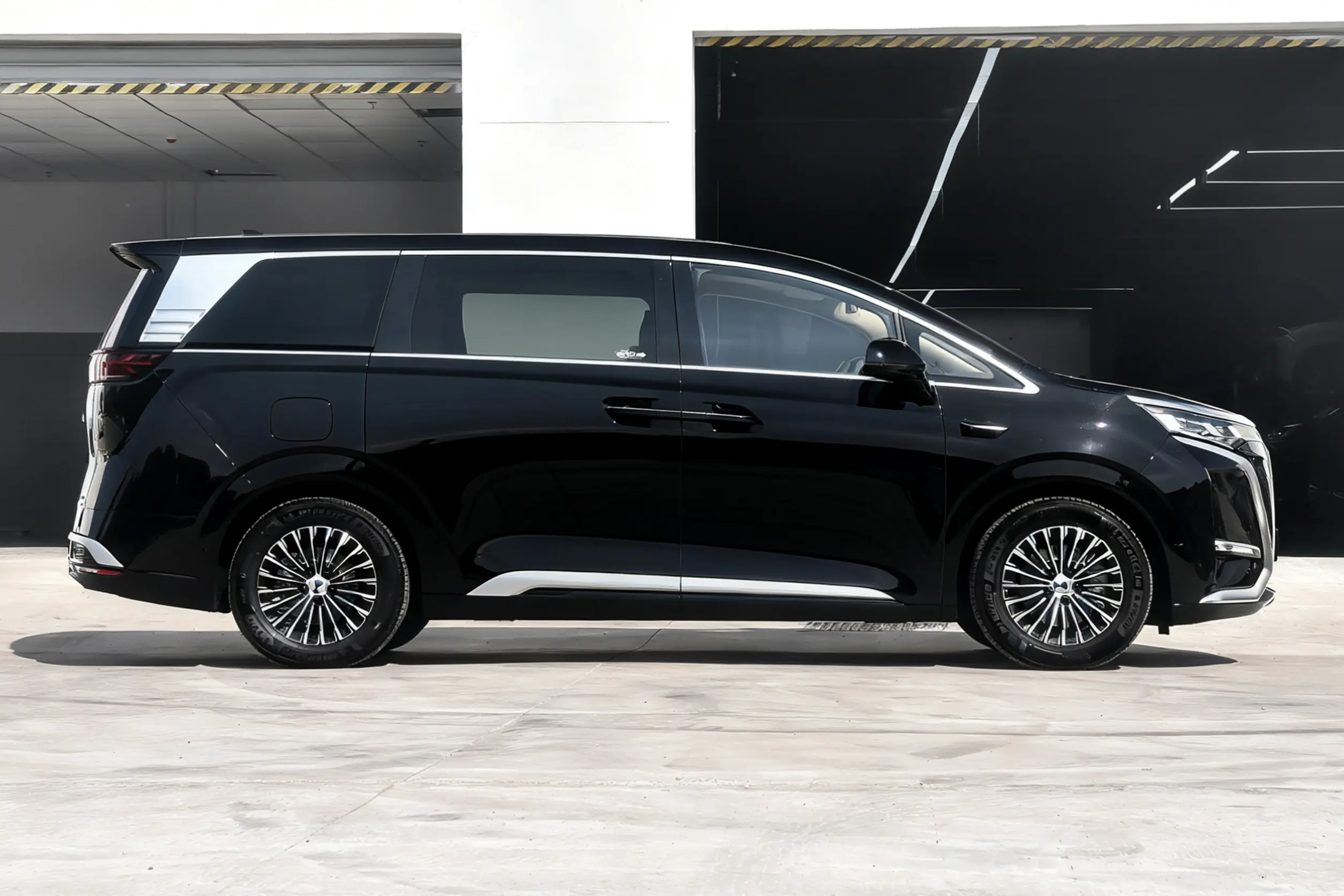 BYD Denza D9 EV - MPV, EV — изображение 9