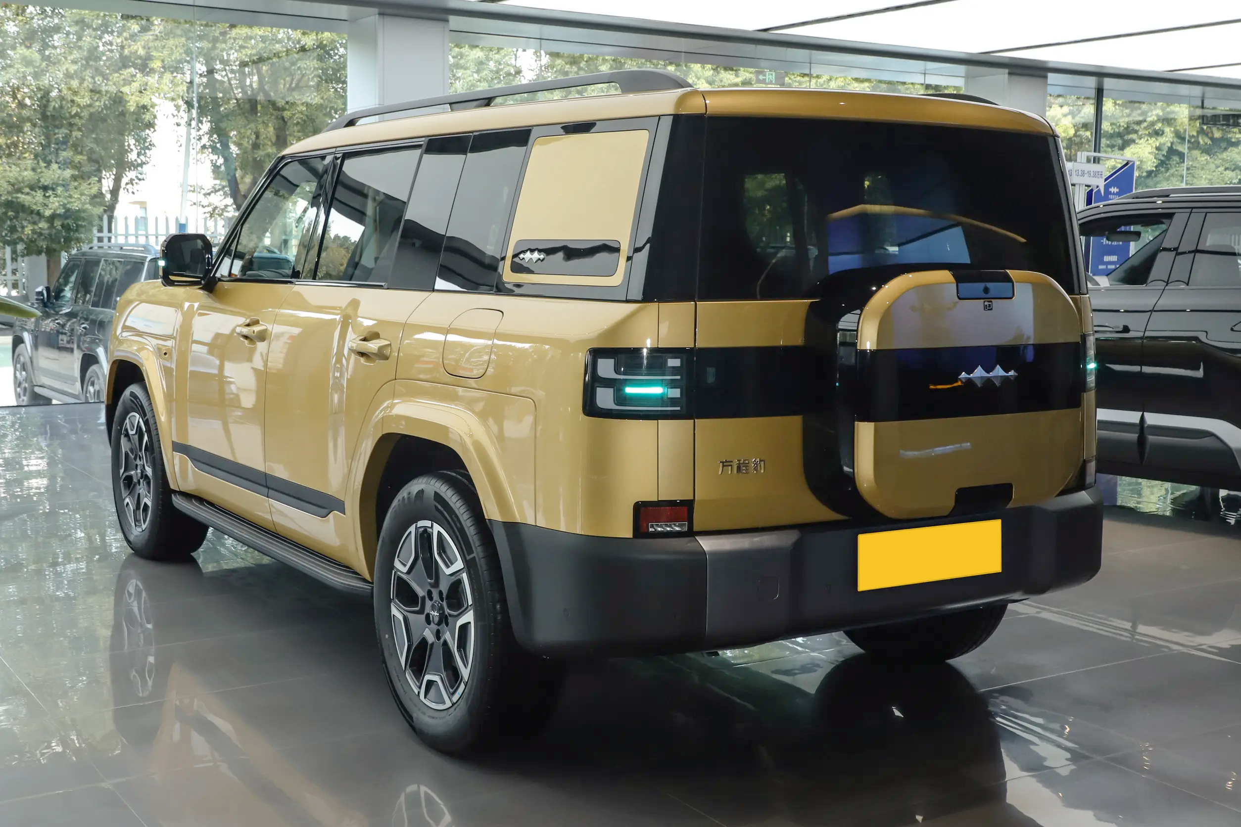 BYD Leopard Titanium 7 TAI7 - SUV, PHEV — изображение 8