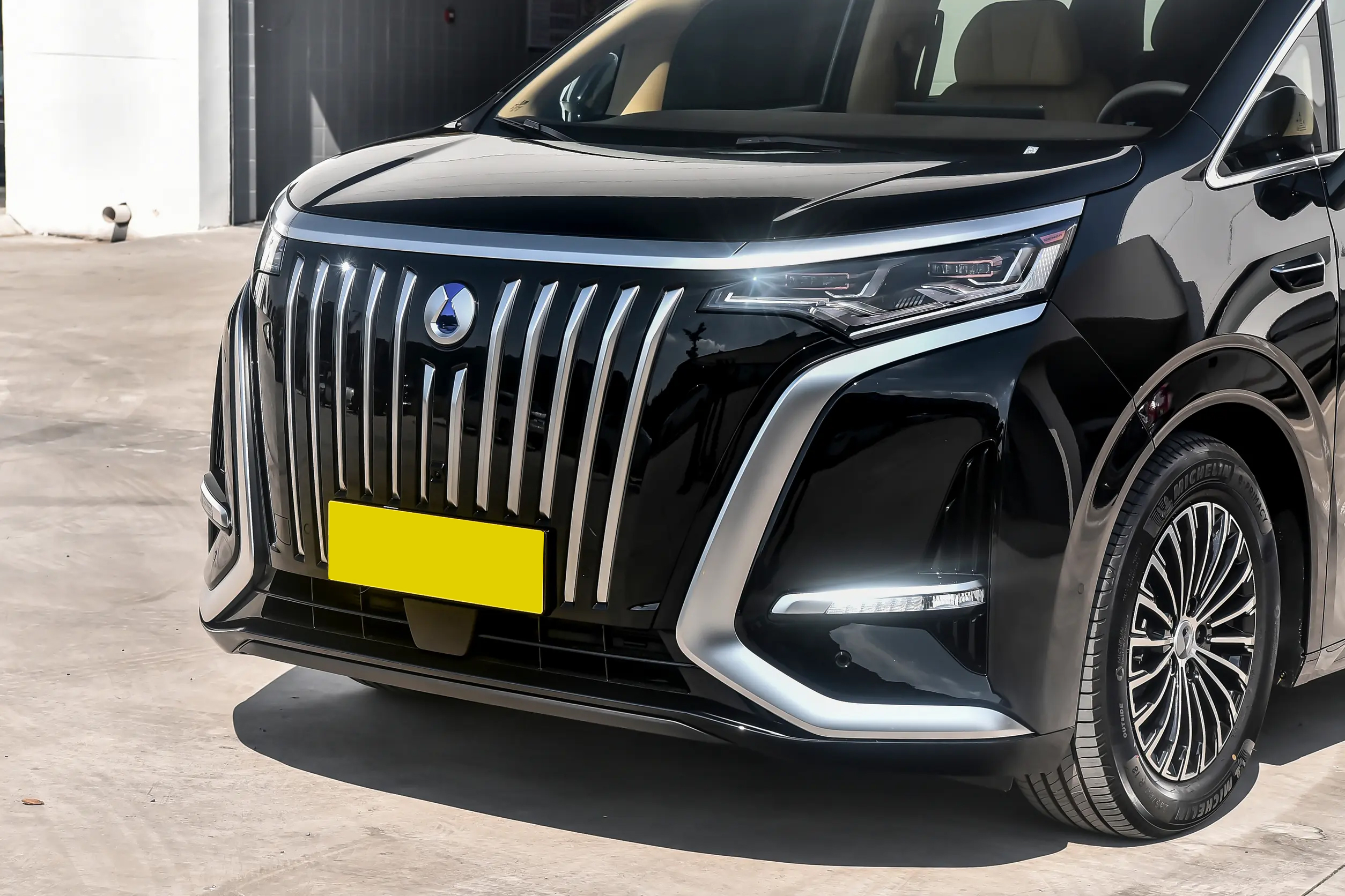 BYD Denza D9 EV - MPV, EV — изображение 11