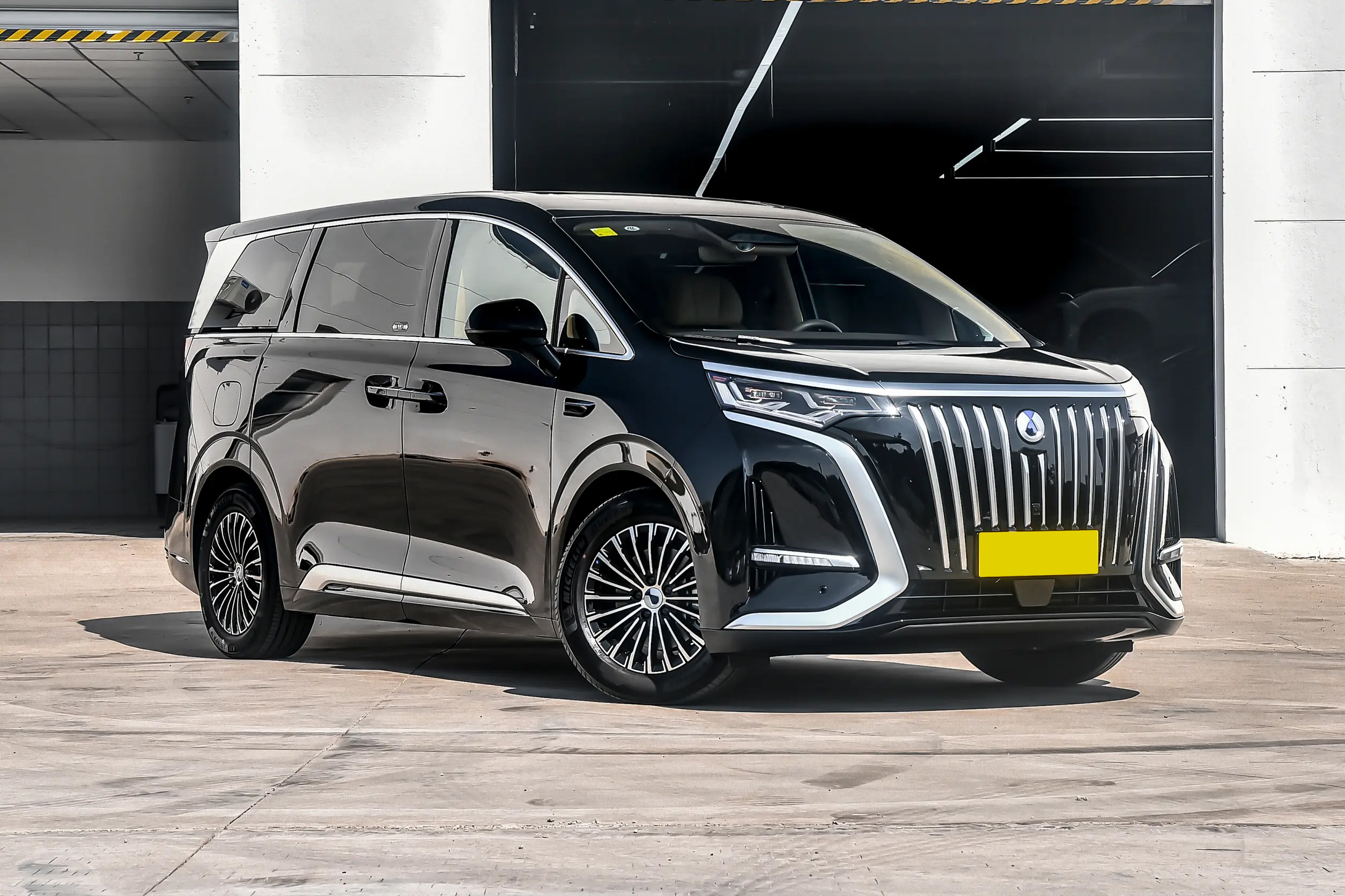 BYD Denza D9 EV - MPV, EV — изображение 5