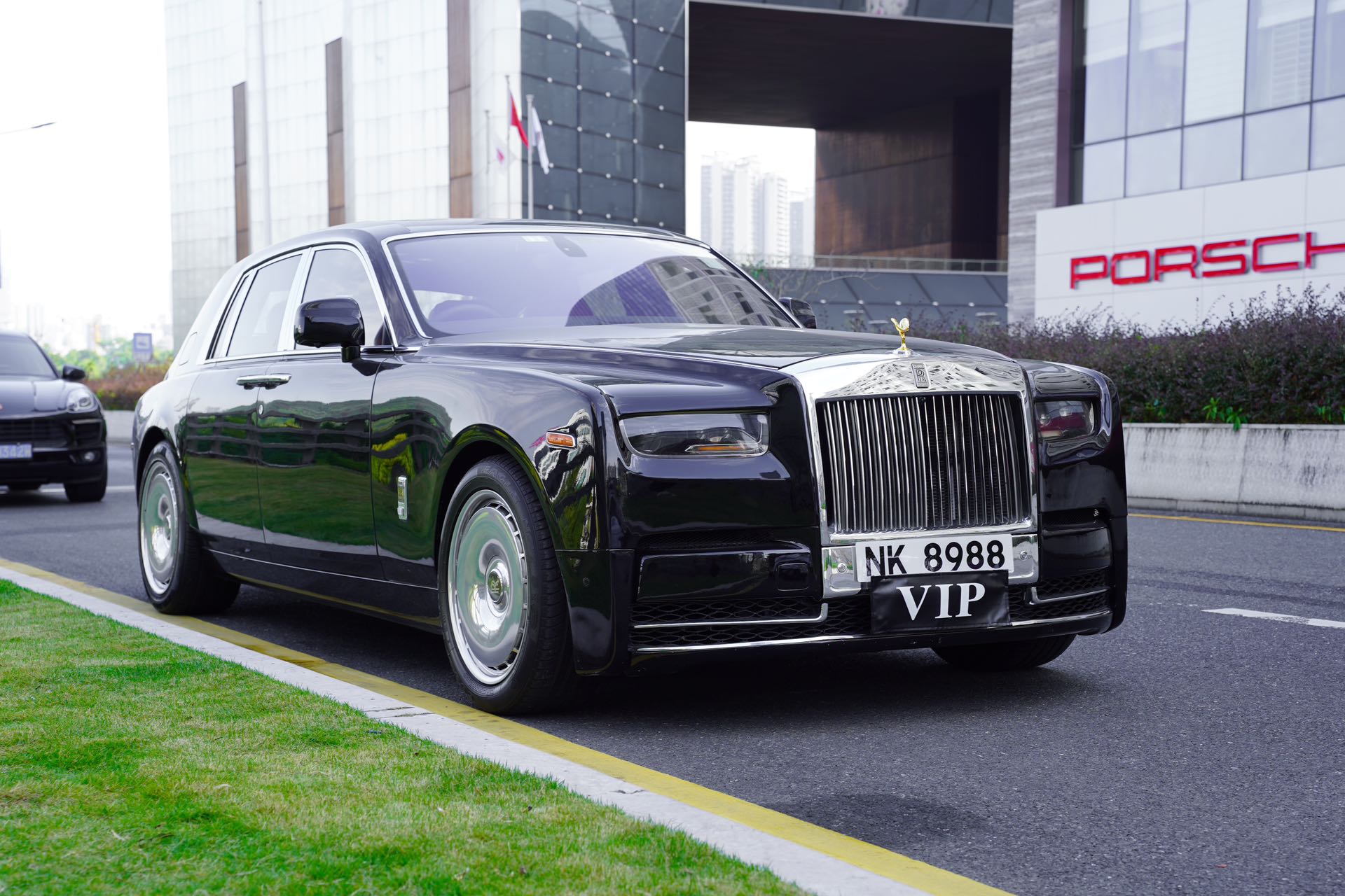 Rolls-Royce Phantom (Extended Wheelbase) — изображение 3