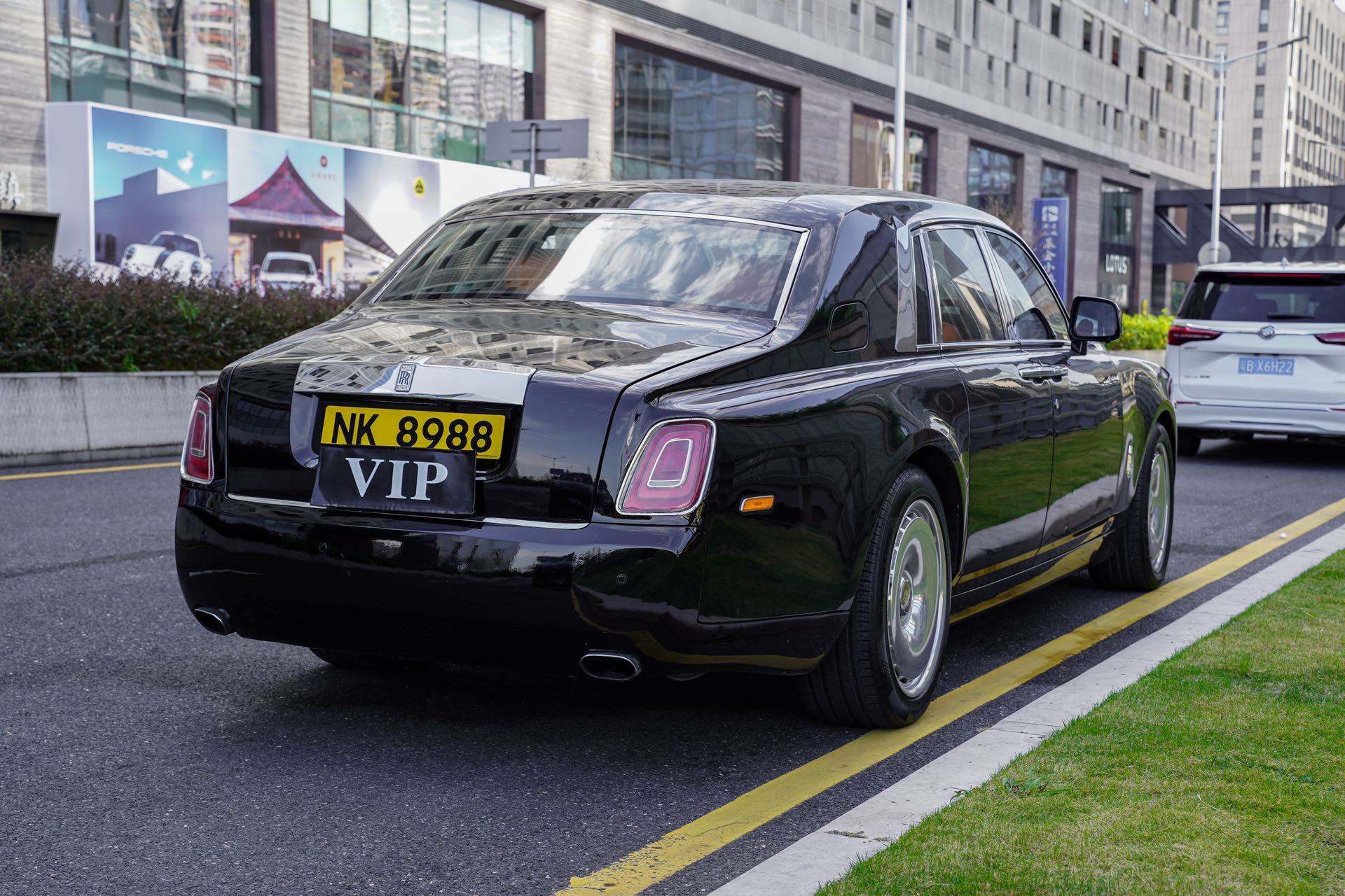 Rolls-Royce Phantom (Extended Wheelbase) — изображение 5