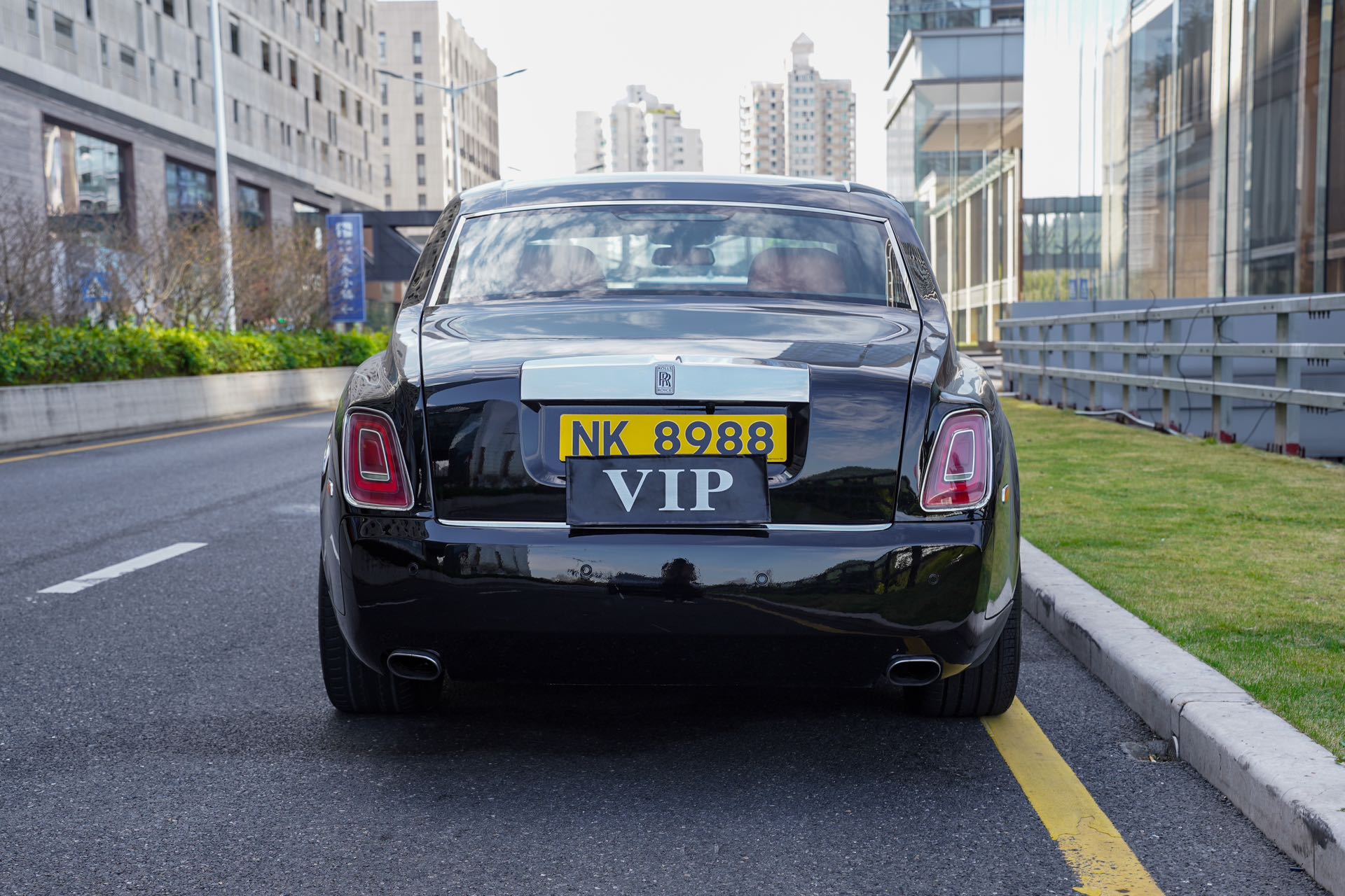 Rolls-Royce Phantom (Extended Wheelbase) — изображение 6