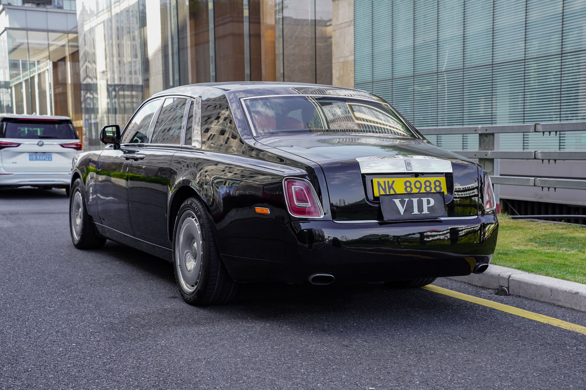 Rolls-Royce Phantom (Extended Wheelbase) — изображение 7