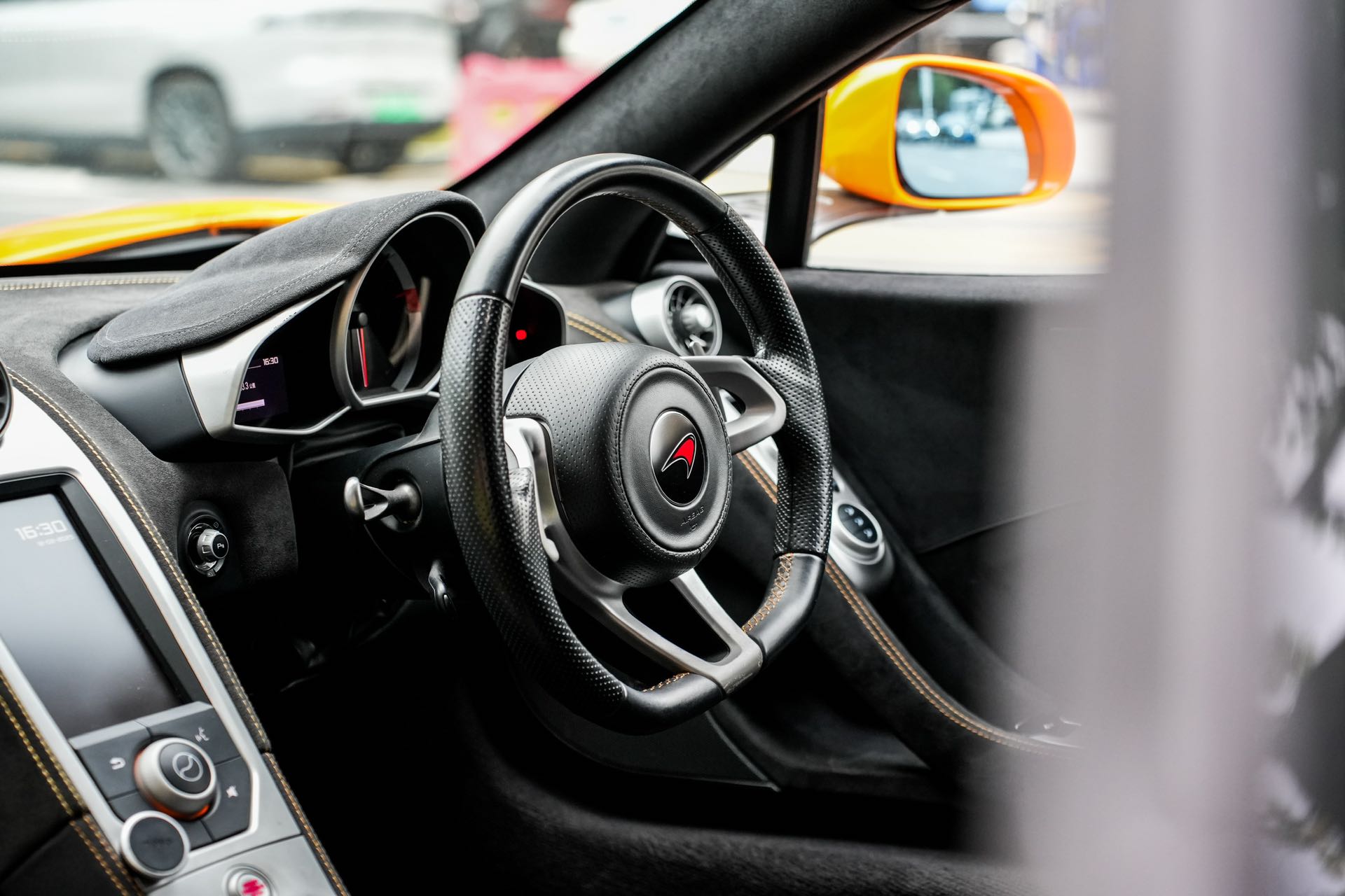 McLaren 650S — изображение 21