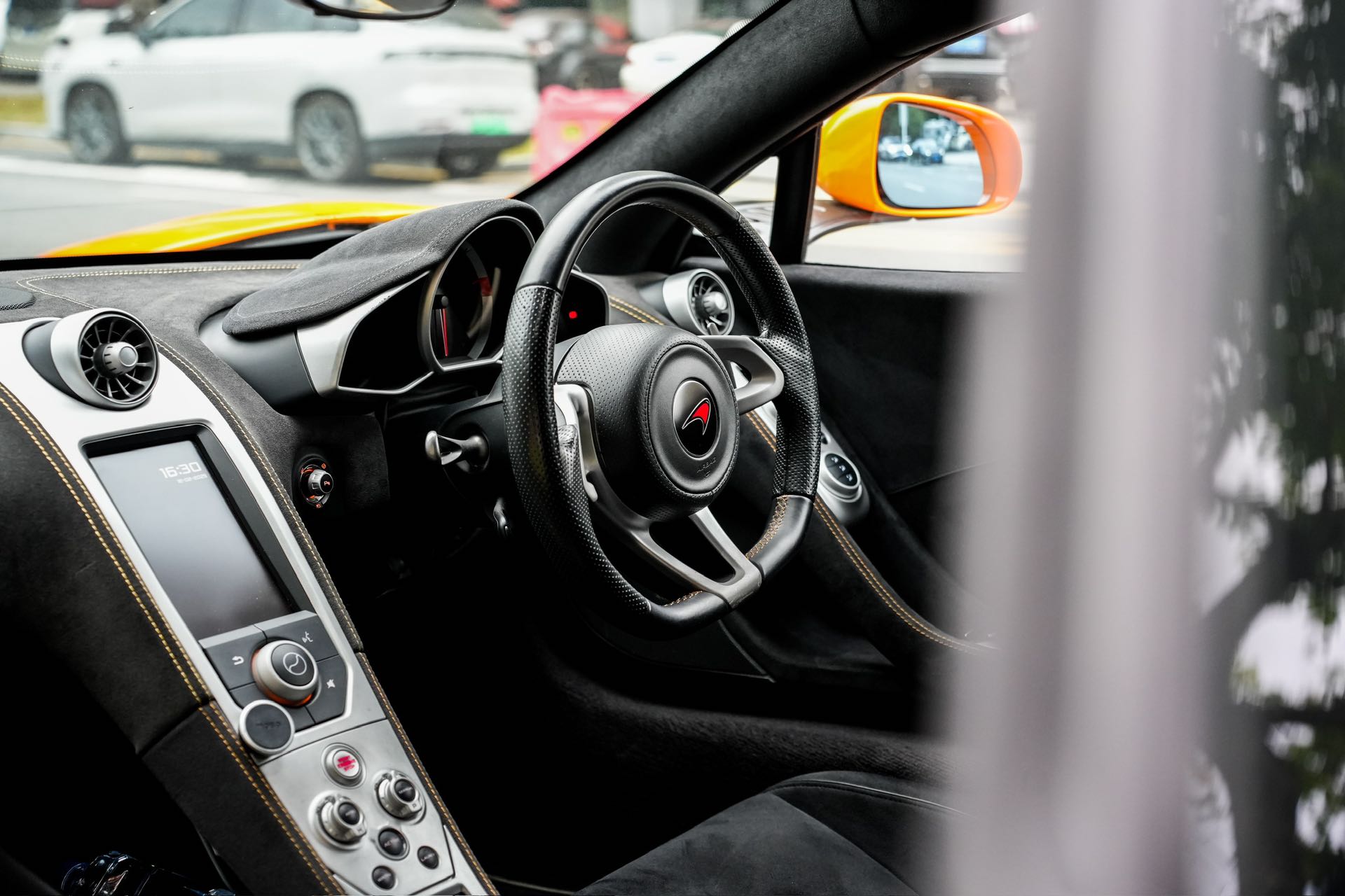 McLaren 650S — изображение 20